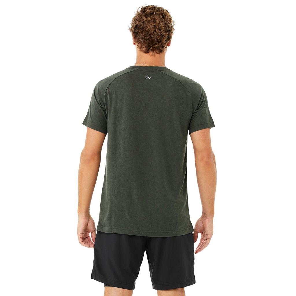 Camiseta Alo Yoga The Triumph Crew Neck Corta Sleeves Hombre Verdes | DQAK37815