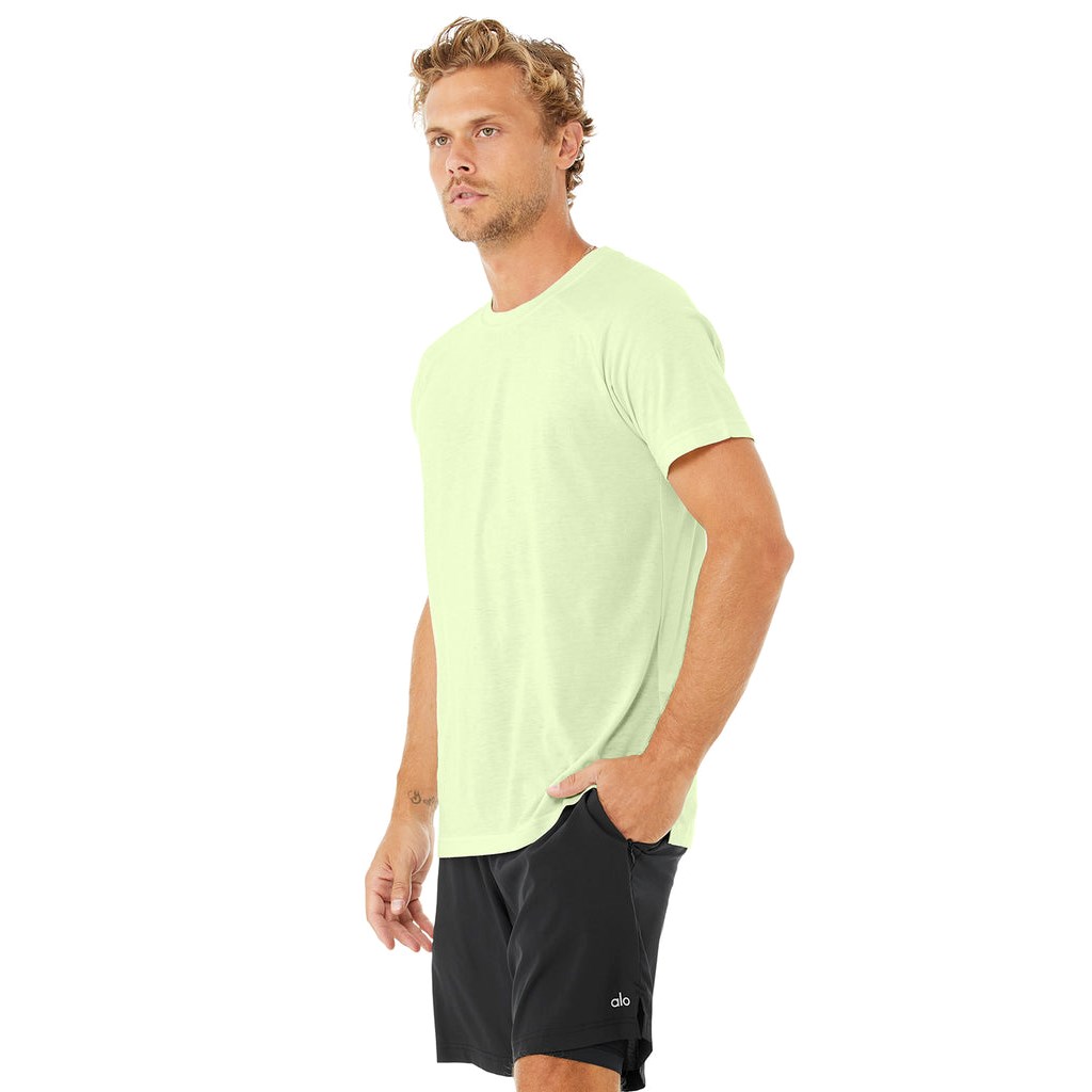 Camiseta Alo Yoga The Triumph Crew Neck Corta Sleeves Hombre Verdes | IAPR01576